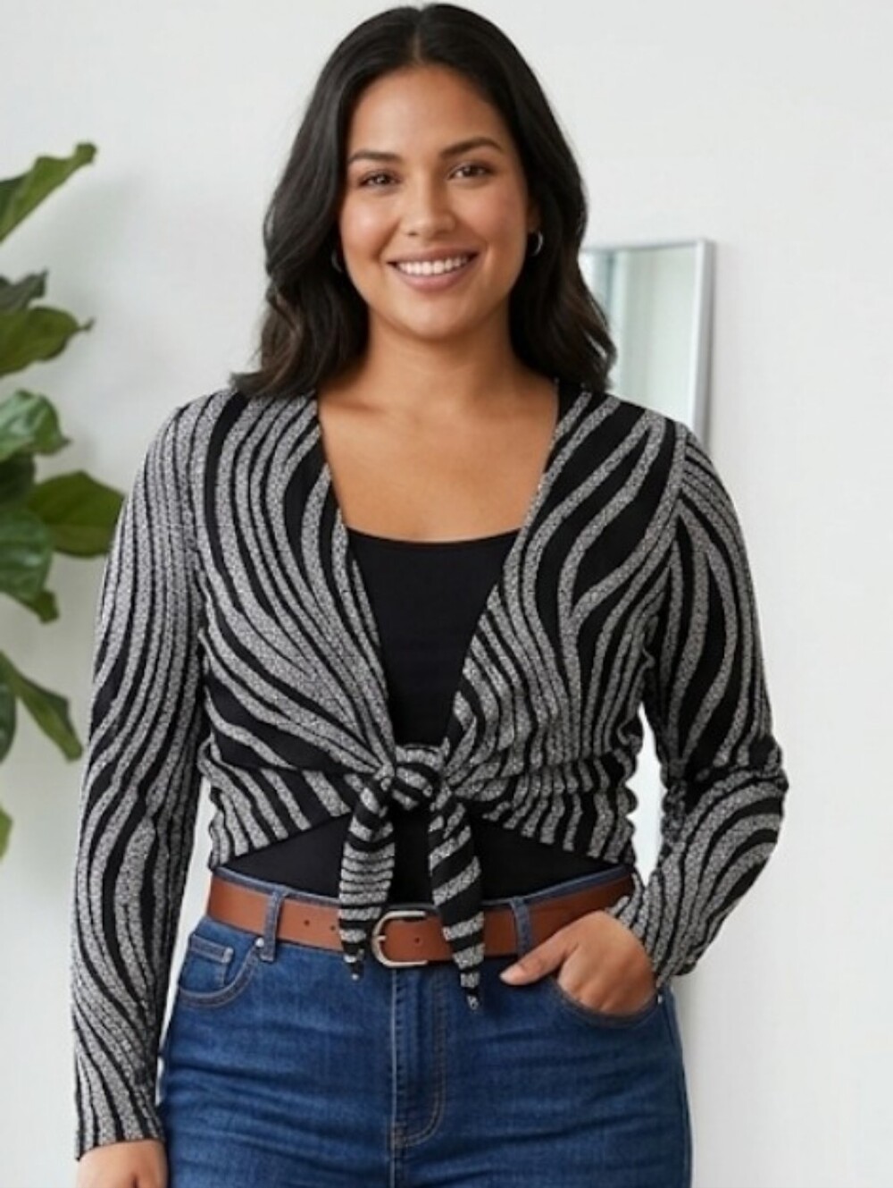 MaxiMa USA Black And White Shrug Size Medium